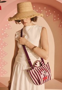 Cath Kidston Pirkinių krepšys - cherry stripe
