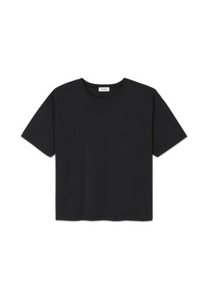Melna T-krekls ar īsām piedurknēm, izgatavots no kokvilnas, ar apaļu kakla izgriezumu un taisni nogrieztu apakšu. Vienkāršs un neizšūts dizains.