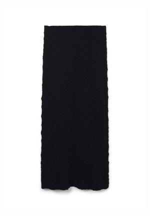 Sciarpa nera in tessuto testurizzato, di forma rettangolare, con bordi leggermente sfilacciati. Design leggero e versatile.