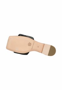 Suola di scarpa in pelle nera con forma rettangolare, texture liscia, sottopiede beige e un marchio sobrio impressa nella parte inferiore.