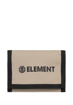 Pequeña cartera de tela beige con ribete negro y logotipo y texto de la marca ELEMENT en negro en el frente, plegada y cerrada.