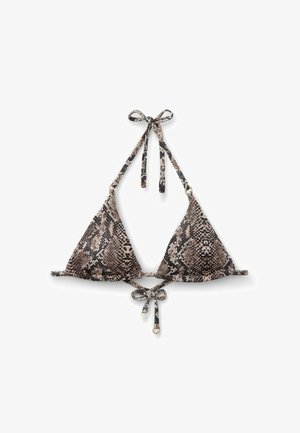 Top de bikini triangular con estampado de serpiente en marrón y negro, con cuello halter y lazos en la espalda con detalles de anillos dorados.