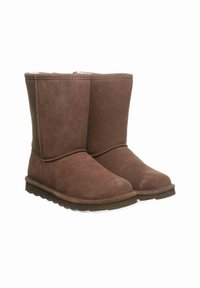 Braune Wildleder Stiefel bis zur Wade mit runder Zehe, flacher Gummisohle und sichtbaren Nähdetails an den Nähten. Weiche, warme Innenauskleidung.