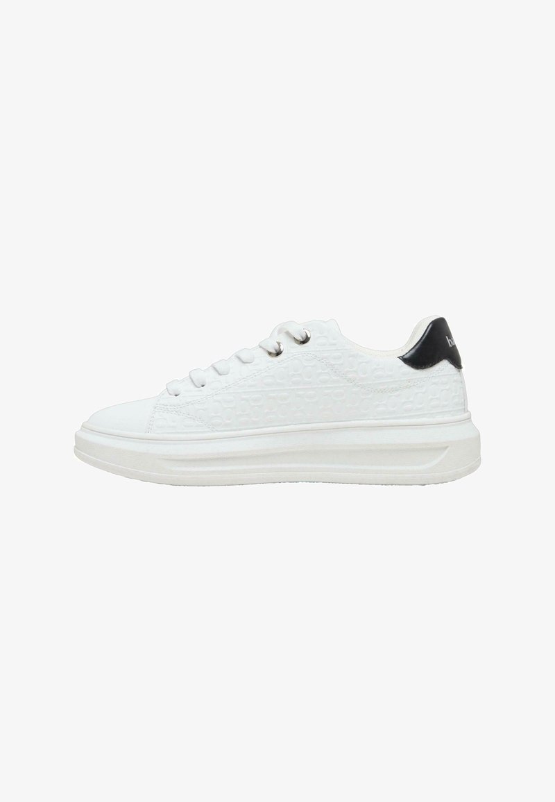 Weiße Sneakers mit strukturiertem Design, flacher Sohle, runder Spitze und schwarzem Absatzakzent. Verfügen über sechs Ösen und schlichte Schnürsenkel.
