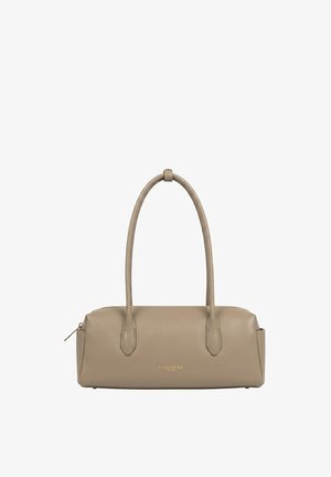 Sac à main rectangulaire beige avec longues anses, fermeture éclair et logo « Lancaster Paris » doré au centre avant.