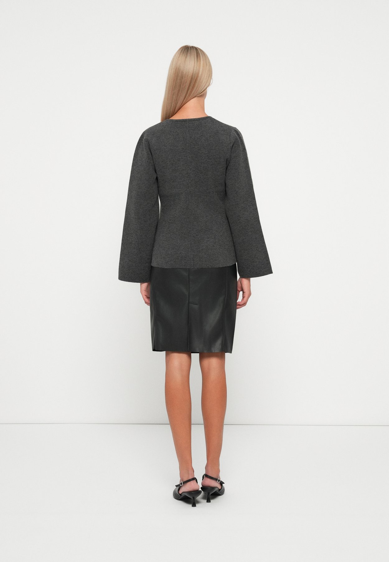 ONLSERENA V NECK