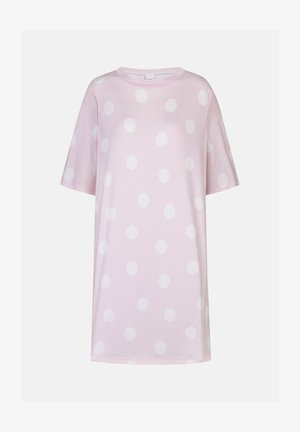 Rosa T-Shirt-Kleid mit kurzen Ärmeln, rundem Ausschnitt und großen weißen Punkten, die gleichmäßig über den Stoff verteilt sind. Weiches Baumwollmaterial.