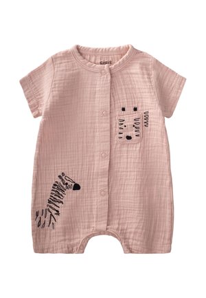 Combinaison en coton rose à manches courtes, avec un motif zèbre sur le devant et une poche. Elle a une fermeture par bouton et un tissu texturé.