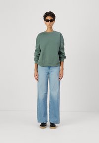 Vero Moda SONJA - Sportska majica - dark forest