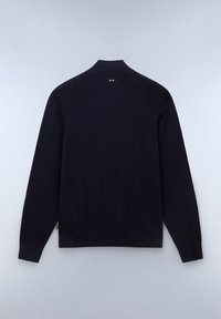 Mörkblå stickad tröja med ribbad krage, långa ärmar och texturerade axelpaneler. Subtil logotypdetalj i nacke bak.