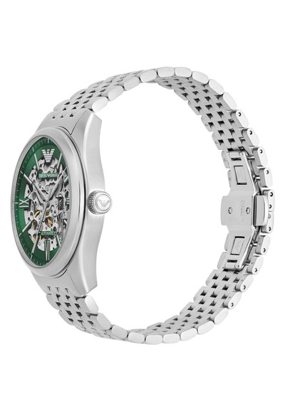 Silberner Edelstahlverschluss mit Ziffernblatt in grünem Skelettdesign, ausgestattet mit silbernen Zeigern und einem Metallarmband. Auffälliges Logo-Detail auf der Krone.