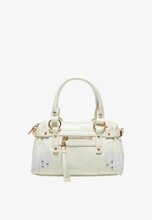 Sac à main en cuir blanc avec deux poignées, poche avant zippée, quincaillerie dorée et clous décoratifs sur fond uni.