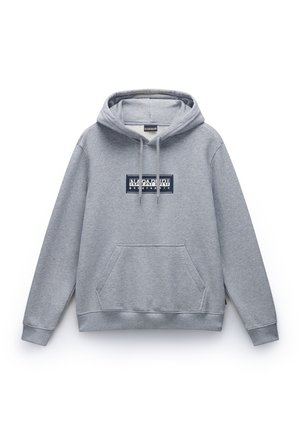 Graue Baumwoll-Hoodie mit einer Fronttasche, verstellbarem Kordelzug und einem weißen Logo auf einem rechteckigen Stoffpatch. Rippbündchen und Saum.