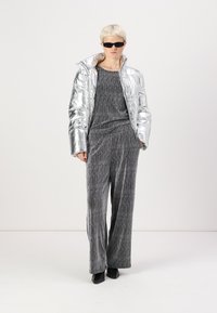 Pieces PCNAMIE PUFFER JACKET - Ziemas jaka - silver