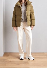 Esprit Chaqueta de plumas - khaki