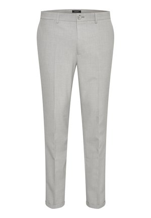 Pantalones ajustados de color gris claro con frente plano, trabillas para cinturón y dobladillo enrollado. Fabricados con una tela suave y con una textura sutil.