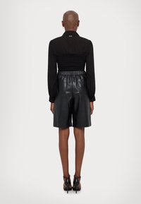 Max Mara Leisure ORTLES - Šortky - nero