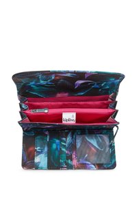 Kipling-portemonnee met een bloemenontwerp in zwart, paars en teal. Inclusief roze binnencompartimenten en kaartsleuven. Ritsvak zichtbaar.