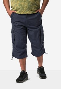 Námořnické cargo šortky s několika kapsami, elastickými manžetami a šňůrkami. Vyrobené z lehkého materiálu, mají uvolněný střih a odolný design.