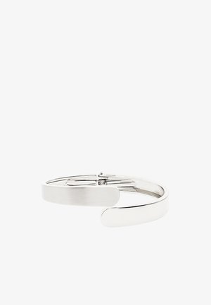 Srebrzysta bransoletka na zawiasach z gładkim, polerowanym wykończeniem i mechanizmem zapinania.