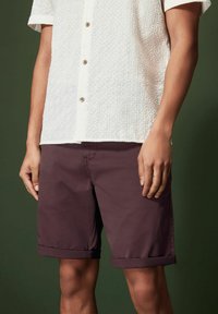 Next REGULAR FIT - Shorts - burgundy red