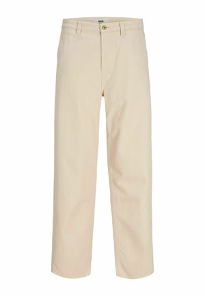Pantalon beige à jambes droites avec passants pour ceinture, fermeture par bouton sur le devant et poches avant visibles.