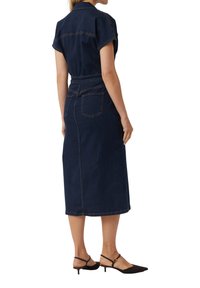 comma TAILLIERTES - Robe en jean - blau