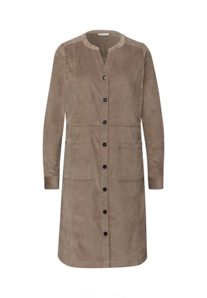 Brun klänning i manchestertyg med långa ärmar, V-ringning, knäppning framtill och två framfickor. Slät textur med klassisk passform.