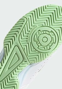 adidas Performance COURT STABIL - Chaussures de volley - cloud white   core black   semi green spark