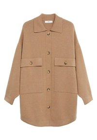 Giacca oversize color cammello realizzata in tessuto morbido, con colletto a punta, chiusura frontale con bottoni e due ampie tasche sul petto.