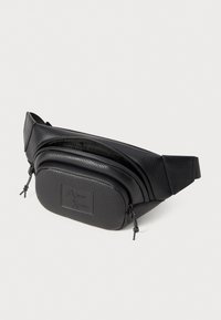 Saco de cintura em couro preto texturizado com dois compartimentos com fecho zip, alça ajustável e patch do logótipo Armani Exchange no bolso frontal.