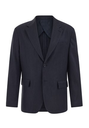 Mørkeblå enkeltknappet blazer med hakkede reverser, to klaplommer, en brystlomme og lukning med en enkelt knap.