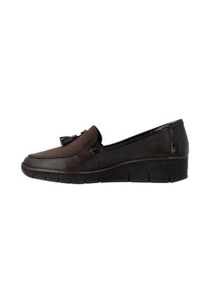 Mocassin en cuir et daim marron foncé avec pompons, semelle compensée et semelle extérieure texturée, vu de profil sur fond blanc.