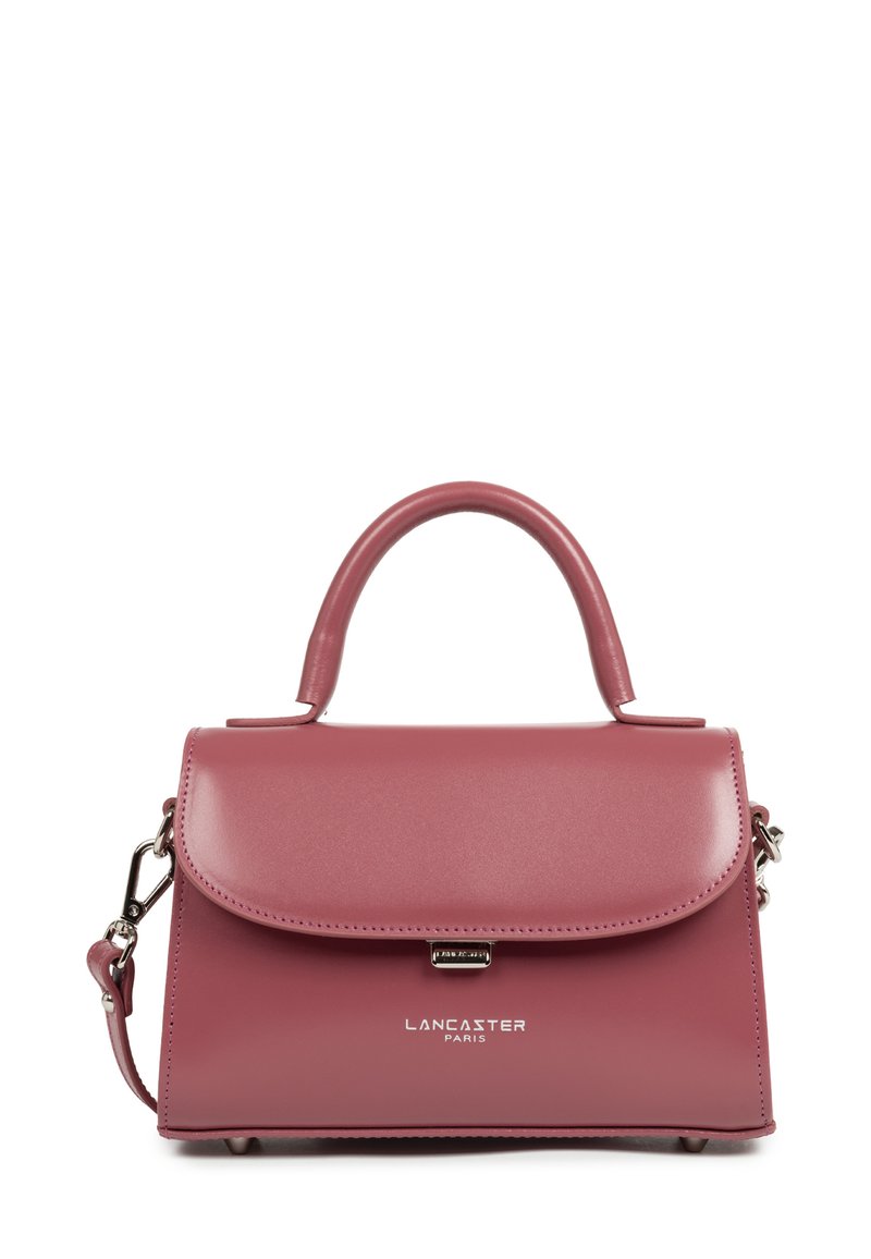 Borsa in finta pelle color rosa con manico curvo, chiusura a patta, tracolla removibile e accessori in argento lucido.