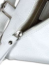 DrachenLeder Gürteltasche - weiß