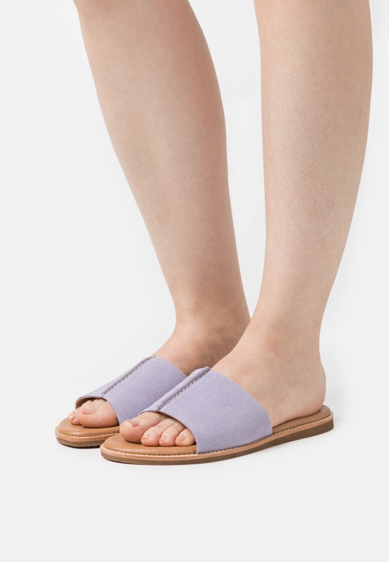 clarks mules clearance