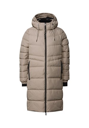 Manteau long matelassé beige avec capuche, comportant une fermeture éclair noire, des poches latérales et des poignets élastiques. Design matelassé avec une texture lisse.
