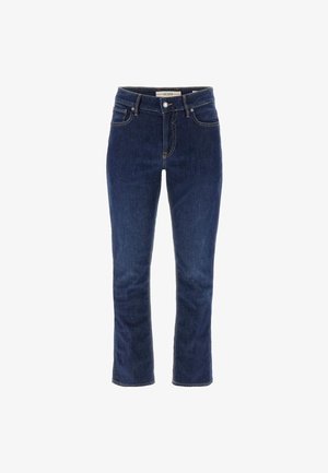 Sötétkék farmernadrág, egyenes szabású, öt zsebbel, kontrasztos varrással és márkás címkével a derékpánton.