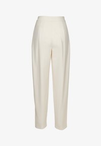 Nem kiválasztott, cream