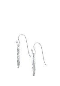 Silberne Ohrringe mit einem langen, gewellten Design, das eine Reihe kleiner klarer Krümel entlang der Kante für zusätzliche Details aufweist.