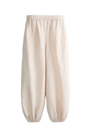 Voľné béžové nohavice s jemnými vertikálnymi pruhmi, elastickým pásom a nariasenými manžetami pri členkoch, zobrazené na bielom pozadí.