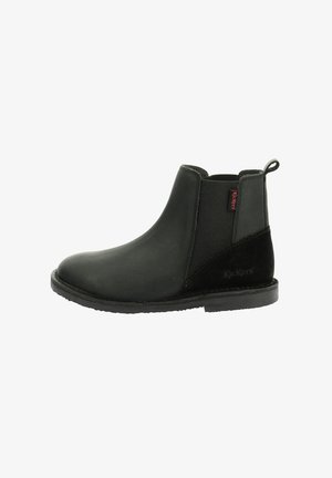 Bottines Chelsea en cuir noir avec panneaux élastiques latéraux, bout rond et talon bas. Caractéristiques d'une languette et de accents texturés.