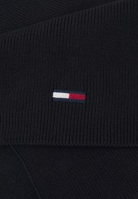 Tommy Jeans ELONGATED FLAG SCARF - Bufanda - black