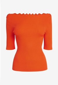 Haut orange côtelé avec une silhouette ajustée, un design épaules dénudées, des manches courtes et un détail d'encolure festonnée.