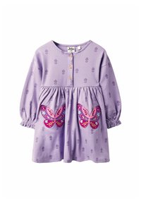 Violetti pitkähihaisuus mekko, jossa on kukkakuosi ja joustavat hihansuut. Edessä on kaksi suurta, värikästä perhosikuvioita. Napitus.