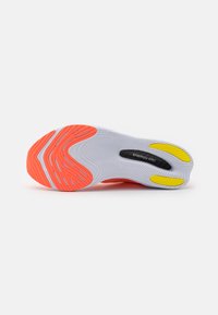 New Balance FUELCELL SUPERCOMP PACER - Zapatillas para caminar - neon dragonfly