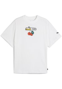 Wit katoenen t-shirt met korte mouwen, met een kleurrijk grafisch ontwerp van twee basketballen en een gestileerd tekstlogo op de voorkant.