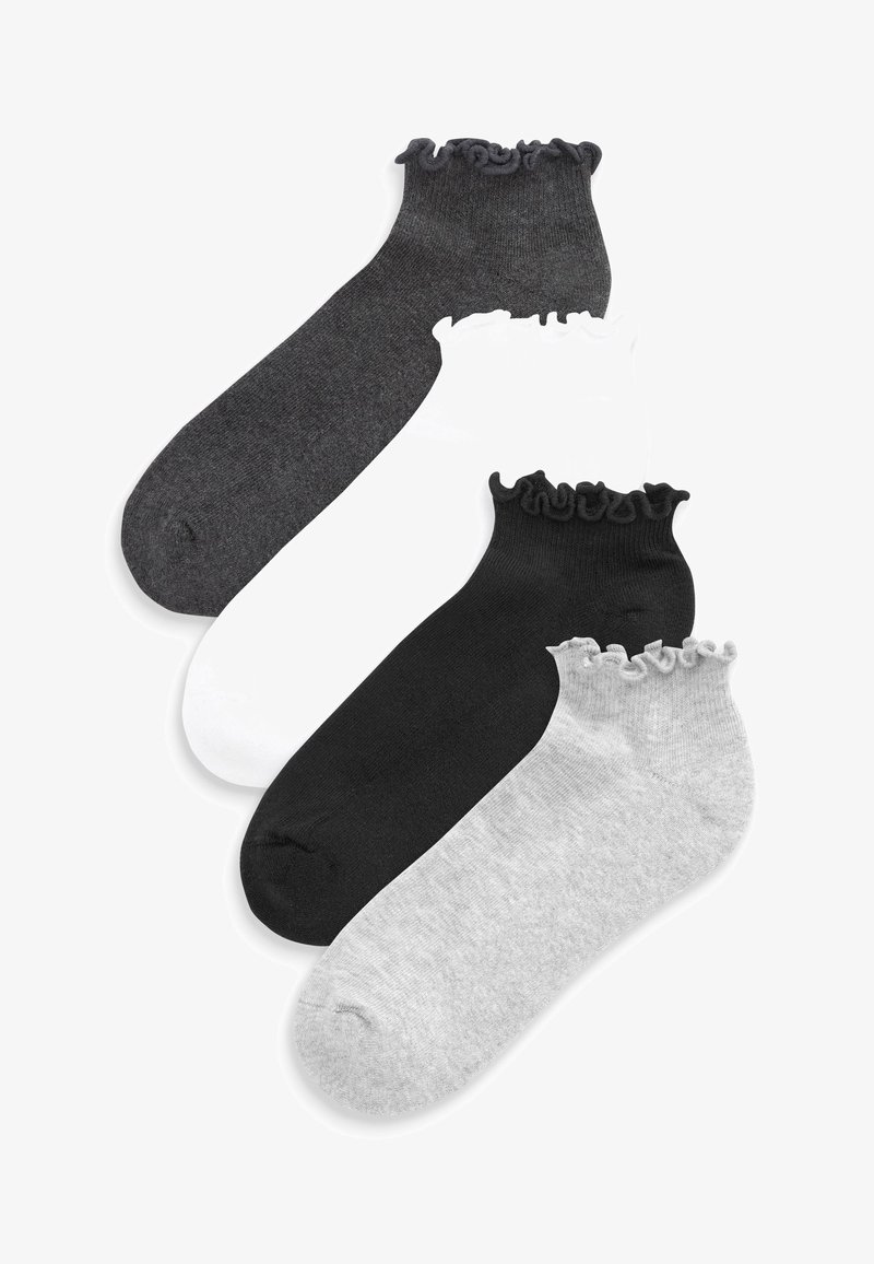 Quatre paires de chaussettes de cheville : gris foncé, noir, blanc et gris clair, chacune avec une conception de bord en dentelle. Fabriquées en tissu doux et texturé.