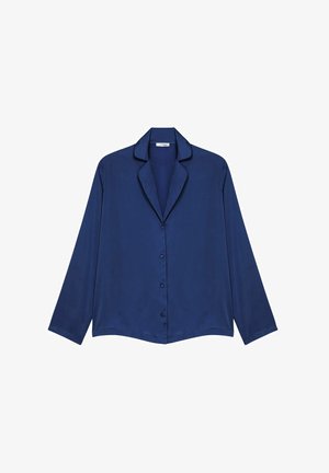 Navy blauwe satijnen blouse met lange mouwen, een notch-kraag, een knoopsluiting aan de voorkant en een ontspannen pasvorm, met een gladde, glanzende textuur.