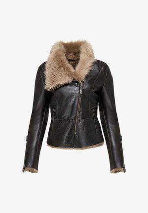 Chaqueta de cuero marrón con cuello de piel, con un diseño ajustado, dos bolsillos frontales y cremalleras en los puños. Forro de piel suave.